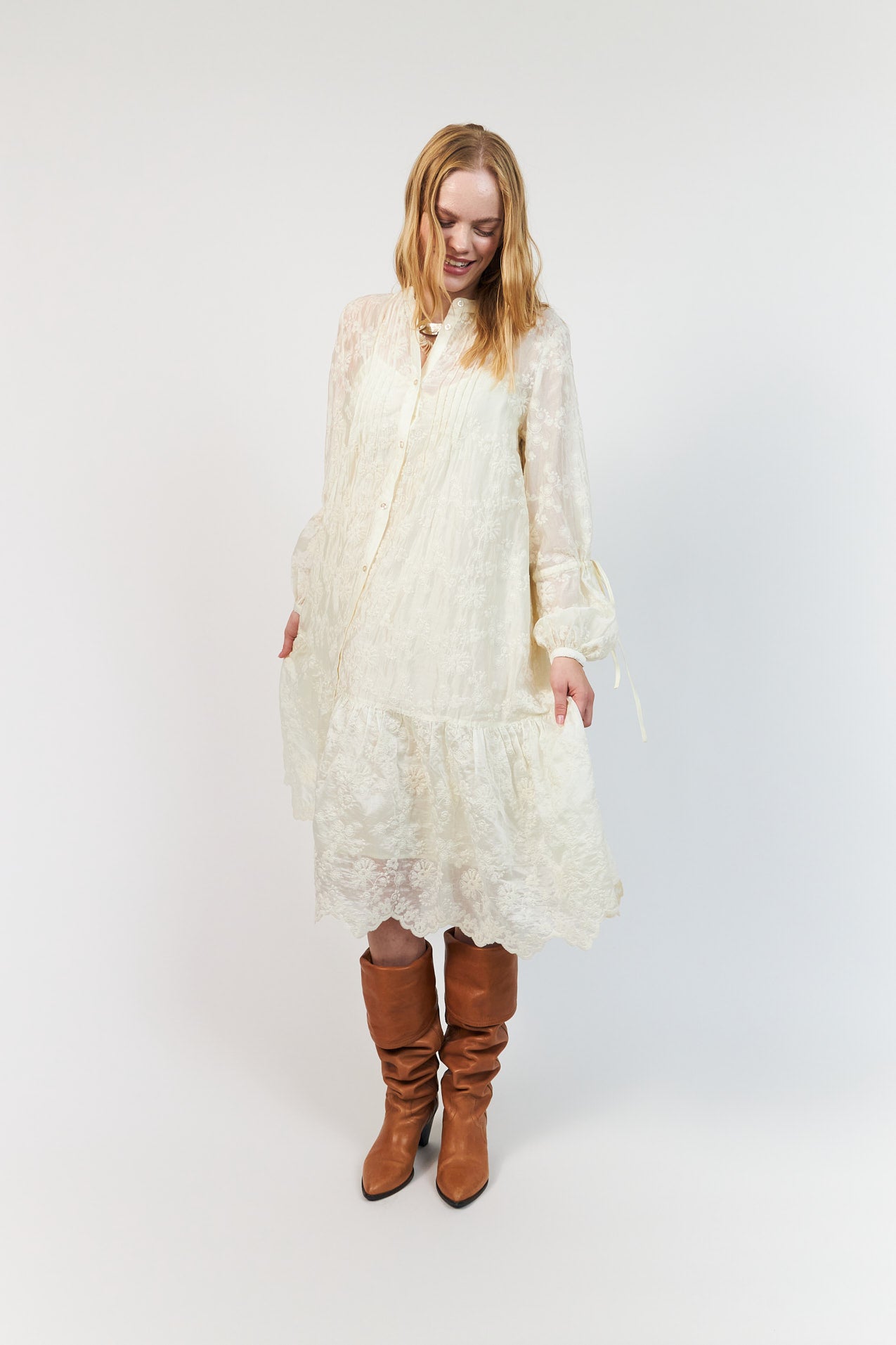 AlannaLL Midi Kjole - Creme