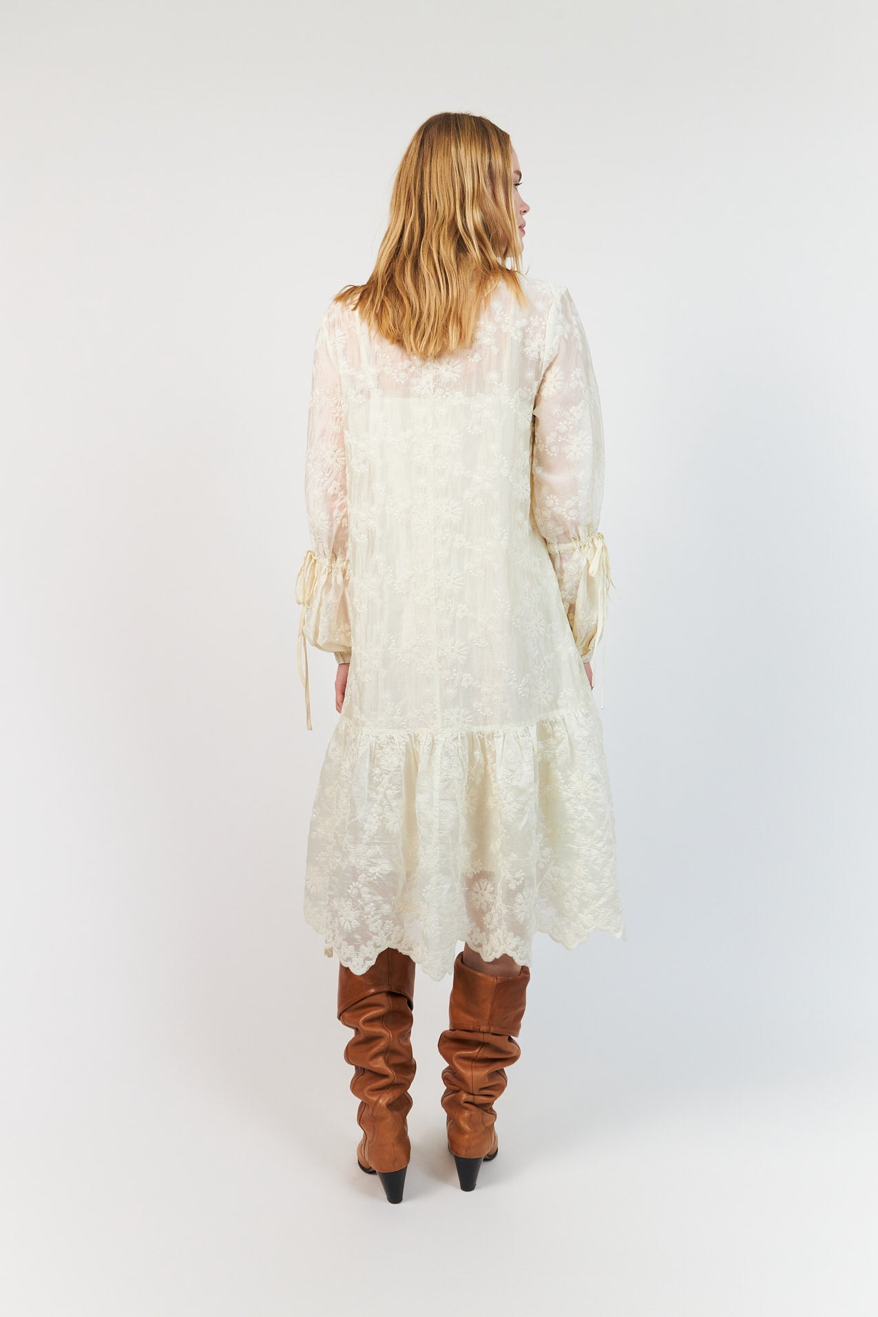 AlannaLL Midi Kjole - Creme