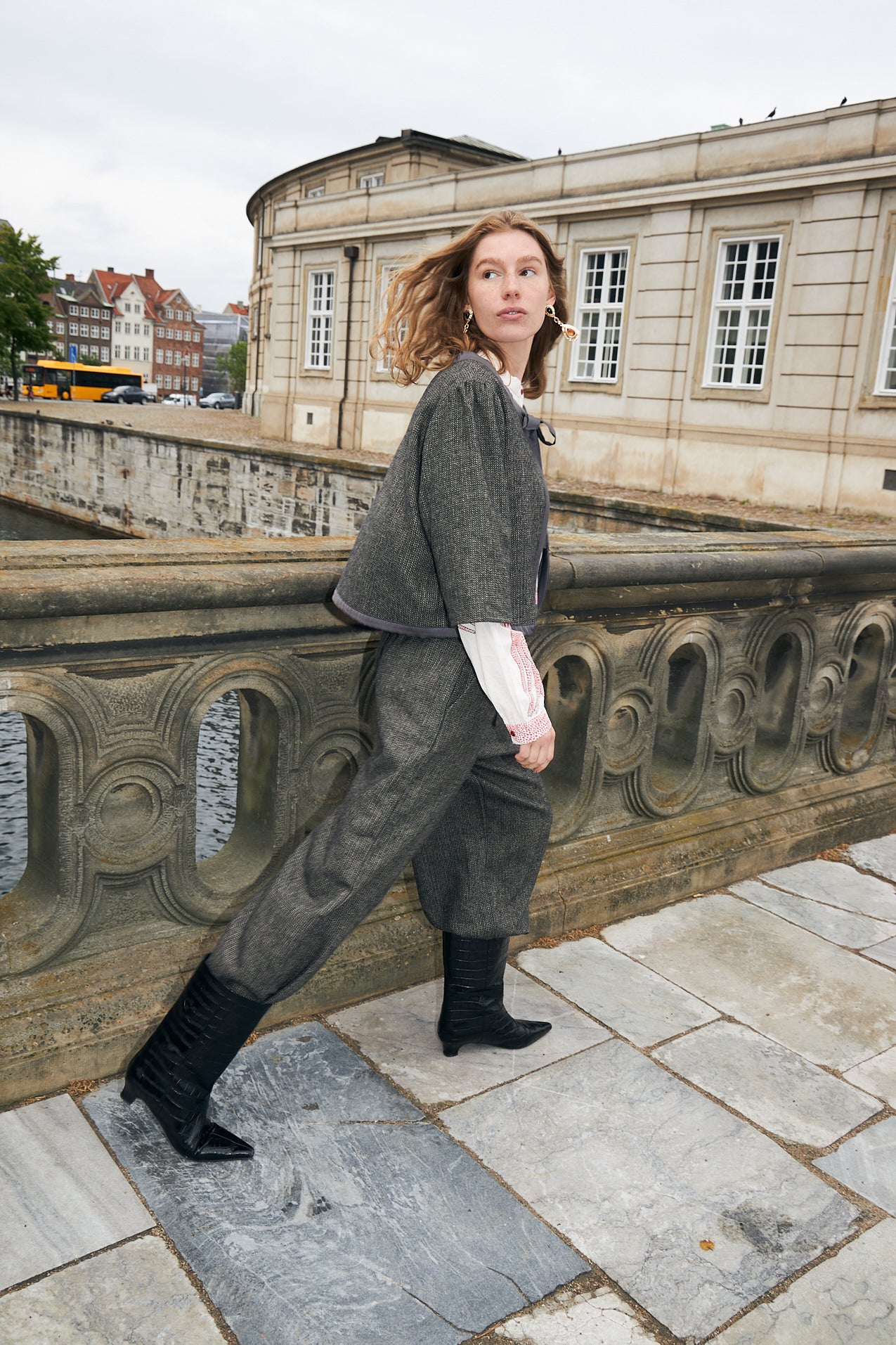 TrineLL kort Jakke - Mørkebrun