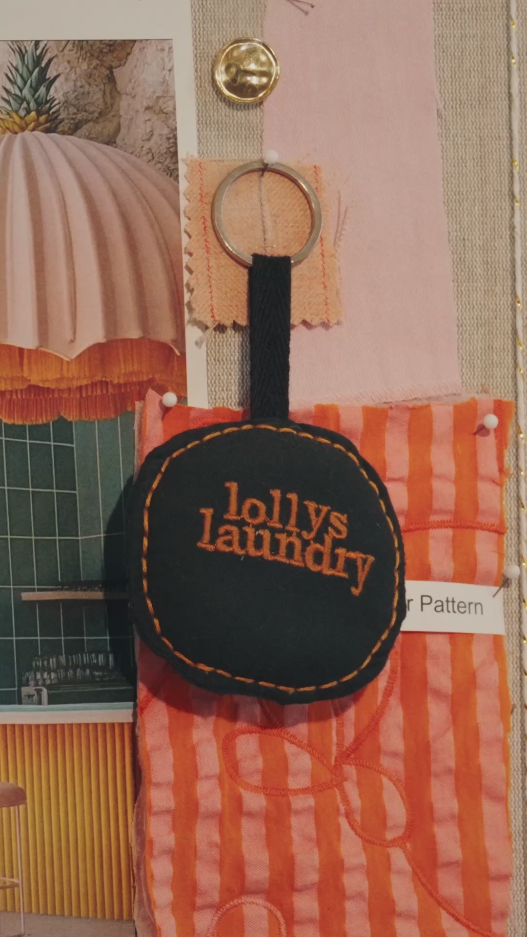 To kvinder i farverige Lollys Laundry styles bevæger sig gennem København, nyder livet i Nyhavn og mødes med veninder i forskellige aldre til kage, drinks, dans og grin. En fejring af fællesskab, personlighed og den særlige Feeling Lollys.