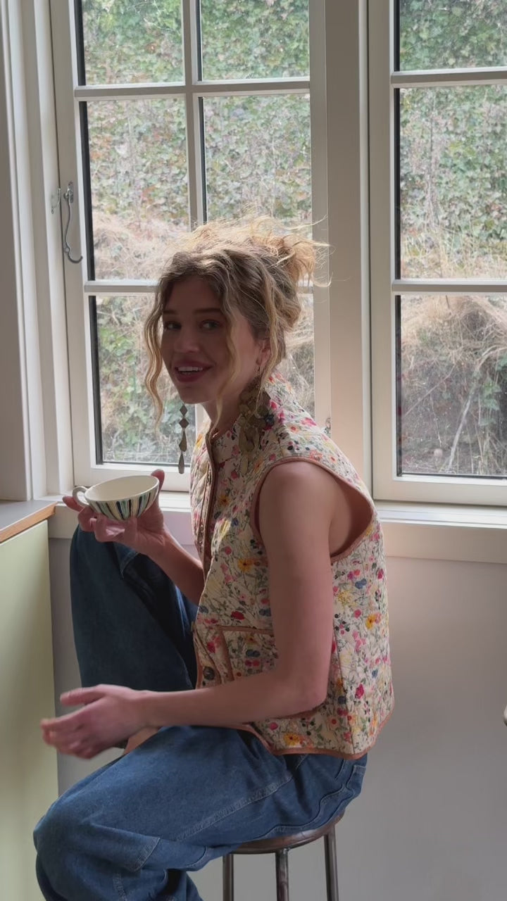CairoLL quiltet vest med blomsterprint | Lollys Laundry